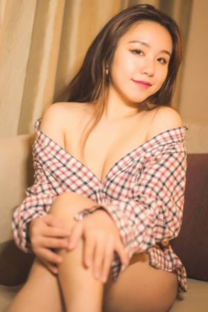 皇后的顶流日常100集剧情介绍
